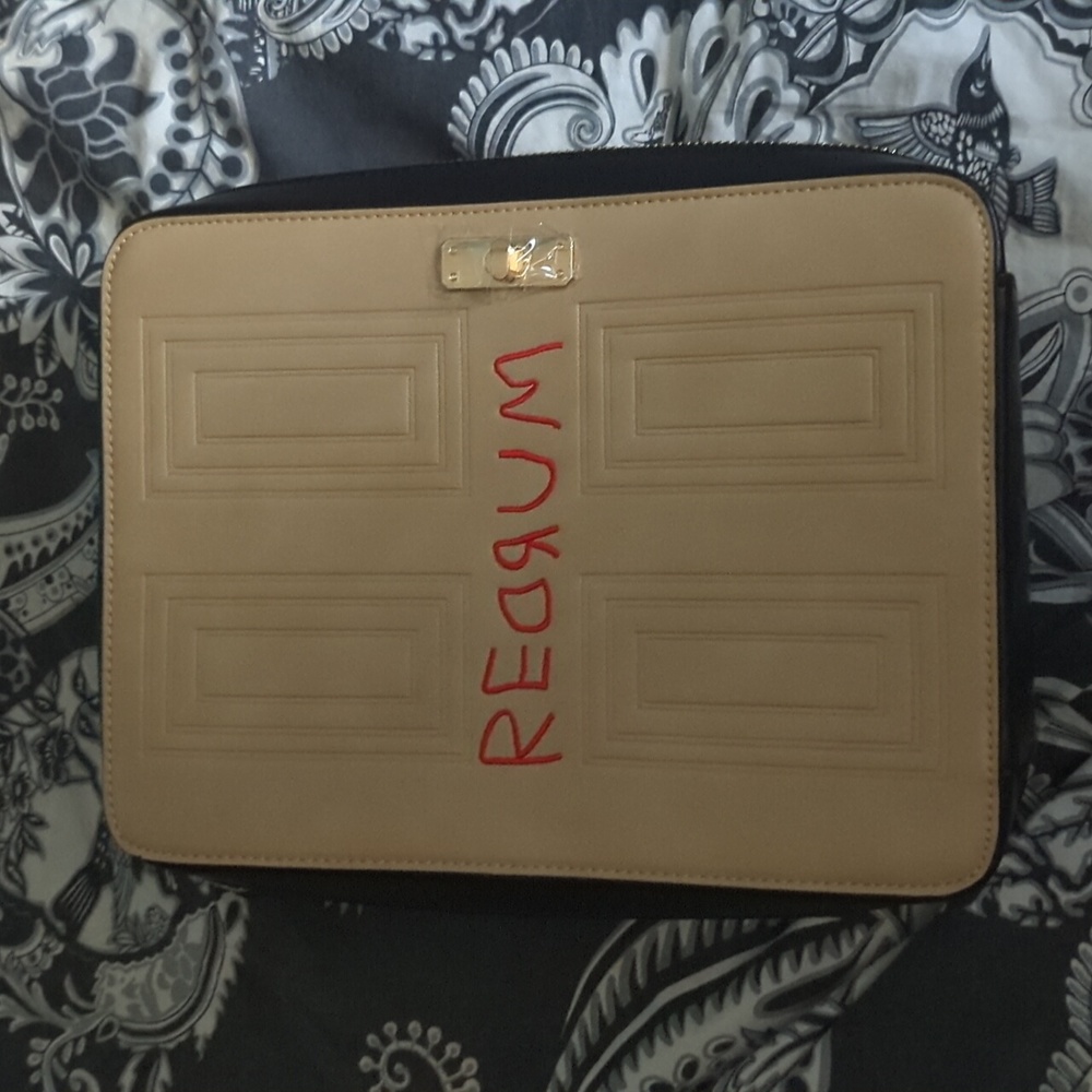 Backstitch Bruja shining bag